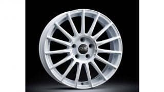 OZ、Superturismo-LMにGRヤリスをターゲットとした限定カラー「レースホワイト」をリリース