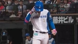 打者に一直線なのに…死球じゃない？　“奇跡の1球”に場内困惑「ものすごいミラクル」