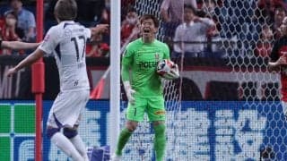 「世界でもトップクラス」フィールドを切り裂く西川周作の低弾道パントキックに称賛の嵐「お金を払って見る価値のあるプレー」