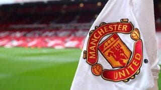 「最大の罪の一つ」リバプールファンと笑顔で記念撮影したユナイテッドオーナーにファン激怒「クラブから出ていけ」