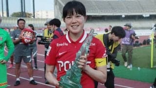 「本当に幸せだなって」浦和Lキャプテン柴田華絵がファンに感謝、スタンドでのトロフィーリフトも「優勝は皆さんのおかげ」