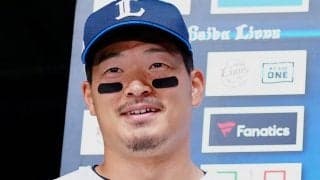 打者呆然…天仰ぎ「うわーマジか」　フェンス激突“ノールック美守”が「異次元すぎる」