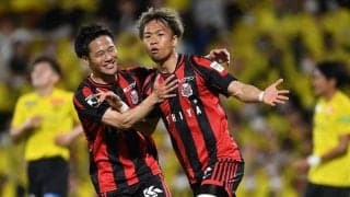 「ミシャ式」の進化を示すウィングバックの「タイミングの早さ」の違い【両チーム合計9ゴールのスペクタクルを導いた「ミシャ」の手腕】(2)