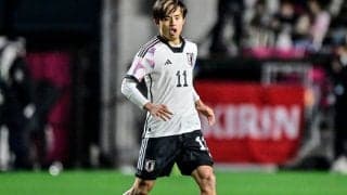 「監督にゴミを投げるんじゃない（笑）」日本代表MF久保建英が10年ぶり偉業達成のソシエダ監督の胴上げに「小ネタ」で絡む！「代わりに謝罪したい所存　笑」と日本のファンも反応