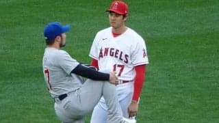 【MLB】大谷翔平と鈴木誠也が約2分間の談笑　試合直前にがっちり握手→メジャー“初対決”へ