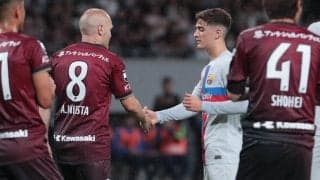 イニエスタの娘が“イケメン”ガビに大照れ！記念撮影時の乙女なリアクションが話題「女の子の反応してる」「隣は譲れない」