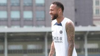 オフ満喫のネイマール、F1モナコ、カタルーニャに続きNBAか　バトラーとの談笑写真公開