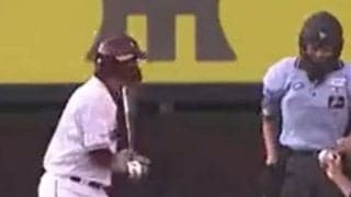 的外れボールを審判が“超誤審”　打者も思わず振り返った気遣い忖度が「素晴らしい」