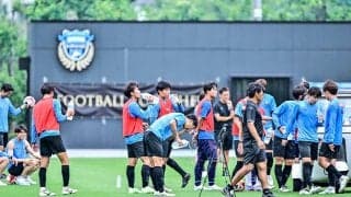 さらにゴツく進化した川崎DFジェジエウが紅白戦に参加！ 鬼木監督も「迫力は出ている」「スイッチが入っていました」と感嘆……公式戦の復帰時期についても言及