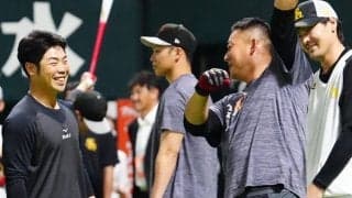 博多の“日本ハム同窓会”に「涙出てきた」　異なるユニで…日本一メンバーが笑顔で集結