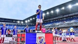 「VAR判定でドキドキしながら」自民党・小泉進次郎氏が横浜FMの「観戦興奮姿」公開！ 地元チームの逆転勝利を喜ぶ8枚の写真