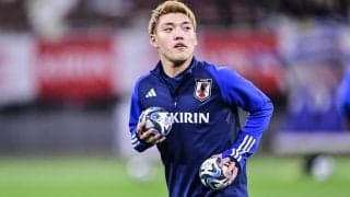 「躍動感すご」堂安律が公開したトレーニングで\"飛んでる\"かのようなジャンプを披露し「身体能力エグい!」と称賛！「前より更に金になった?!」と髪色にも注目の声