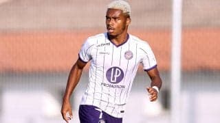 まるで超サイヤ人ブルー！帰国のオナイウ阿道がヘアスタイル一新も完成形ではない!?