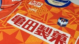 「めっちゃ可愛い〜」「GKユニ似合う」新潟L最終戦をNGT48の藤崎未夢さんと真下華穂さんが彩る、得点王ともスリーショット！