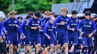 「サッカー部の同窓会みたい」森保ジャパンの選手＆監督の「スーツ姿集合写真」公開されるも、「谷口俳優みたいだわ」「三笘さん顔小さ過ぎ」など注目の声、続々！