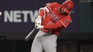 大谷翔平、今度は敵守護神の直球を粉砕！ 圧巻のHR争い単独トップに立つ21号に米識者は苦笑い「また2階席まで…」