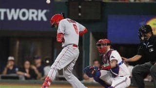 【MLB】死球で悶絶→謎のバントに騒然「アカン骨やん」　レンドンに心配の声「大丈夫かよ」