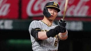 佐藤輝明の“変態弾”が「エグい」　膝下をすくう一撃に「なんでこれで入んねん」