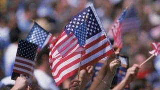 「信じられない」ハーフタイム中のチャレンジ企画でファンが奇跡を起こす！完璧なキックにスタジアム熱狂「一生の自慢になる」