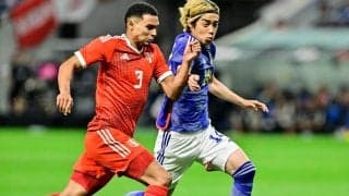 「体幹パワーアップしてますね」日本代表MF伊東純也が引っ張られても倒れないドリブルで右サイドを駆け上がる！「バケモンだろ」「ガチでえぐすぎ」と称賛の声