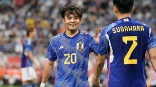 「※可愛い久保を置いときます」守田英正が激写した久保の寝顔が話題も…本人は少々ご立腹？「愛してるけどこれはダメよ！」