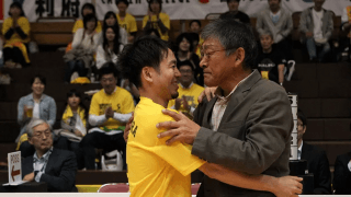 “名将”佐藤久夫コーチを偲んで（中編）「仙台の地にバスケを根付かせた久夫先生。僕が受け継ぎます」（志村雄彦）