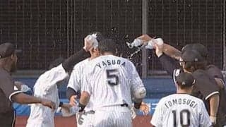 土壇場の窮地…相手の2連続スクイズ失敗で“形勢逆転”　ロッテが歓喜のサヨナラ