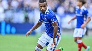 「4枚のDFをいとも簡単に…」横浜FMエウベルの4人でも止められないドリブルからのゴールに「ブラジル代表ですって言われても違和感ない」と絶賛の声！「メッシじゃん…」の声も