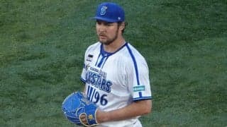 膝から崩れ落ちた打者無力　ほぼ直滑降…バウアーの“残酷魔球”が「どんな変化量なんや」