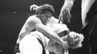 「あれはアントニオ猪木でなければ見せられない瞬間だった」実況アナ舟橋慶一も釘づけ アリ戦の前に行なわれた異種格闘技戦