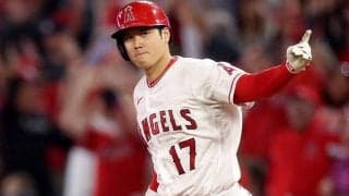 大谷翔平、緊急降板後の「片手スイング」での本塁打に米メディアも脱帽！「また新たなショーをみせた」