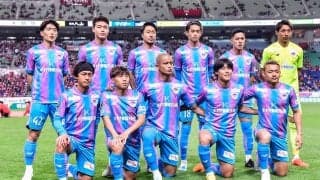 「これは良い写真」J1鳥栖がニューバランスとのコラボシャツを発表！ モデルになった選手たちに「四人組ロックバンド感」「グラビアみたい」と称賛の声！