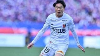 「最近のJ1、エグないか？」浦和MFが自陣から決めた超ロングゴールに「キック精度たか」と称賛の声！ 実況と解説も意表を突かれた意外性のあるプレー