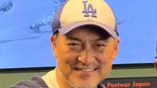 【MLB】渡辺謙さんが捕手ダルビッシュに始球式　ストライク投球に場内喝采…大谷翔平も見守る