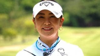 フォローでクラブが耳を通り過ぎるまでボールを見る　佐伯三貴