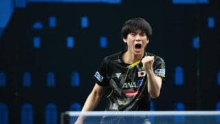全日本王者・戸上隼輔が張本智和を撃破！日本男子頂上決戦を制し16強へ【卓球 WTTリュブリャナ】