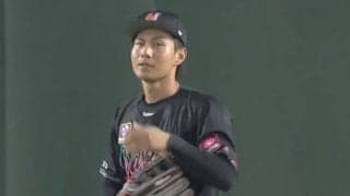 爆速フェンス破壊も「マジでかっこよすぎる」　クールな超絶捕球は「男でも惚れる」