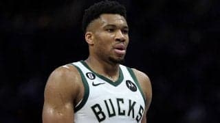 バックスのアデトクンボが左ヒザを手術…開幕は間に合う見込みも、ワールドカップは微妙