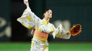 浴衣姿の女子アナが…豪快モーションにドーム騒然　季節感満点“涼しげ”ストライク
