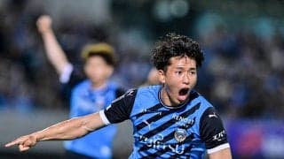 「等々力がサーキット場になってる」J1川崎のJリーグ試合会場を「フォーミュラカー」が爆走！ まさかの光景に、「これがフロンターレのイベントだよ！」とファン興奮
