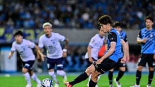 「やっぱオーラありますね」J1川崎の試合会場で近藤真彦がPK沈める！ 故・西城秀樹氏の代わりに『YOUNG MAN (Y.M.C.A.)』のダンスを披露し、「幸せな時間」とファン興奮