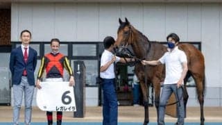 【函館5R新馬戦結果】牝馬のレガレイラが鋭く差し切りV 白毛のカルパは3着