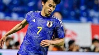「推しと推し」「最高のお二人‼︎」妻夫木聡と三笘薫の“夢の共演2ショット”がファン魅了！「私の1番大好きな人と息子の1番大好きな人のツーショット」と世代を超える