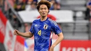 「ツッコミどころ満載」日本を出発する板倉滉、キメた1枚もファンは“イタクラ”の文字にツッコミ「可愛い」