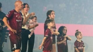 「体めっちゃ仕上がってる」「笑顔が幸せそう」神戸退団から2週間、イニエスタが家族と共にプールを楽しむ姿にファン反応「素晴らしい家族」