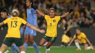 W杯開催国オーストラリアが歴代最多5万人超えの前でルナール監督率いるフランスに勝利！開幕戦は8万超えとも