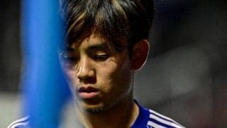 「日本よりこっちにいるほうがどう見てもホーム感ある」久保建英のソシエダ合流姿にファンのコメント続々！「バーバリーのハーフパンツめっちゃいいな」とファッションにも注目