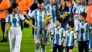 日焼け姿は充足の証？メッシと共に妻・アントネラ・ロクソさんも大歓迎！チームカラーのパンツでお披露目に「日焼け、笑顔、一体感。マイアミを満喫している」