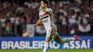 こんなのあり？マスコットの“中の人”と喜ぶ斬新ゴールパフォーマンスが話題！「最高のセレブレーションだ」