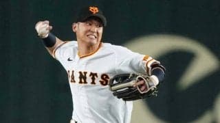 どうやって投げた？　ネット大反響…理解不能の“忍者超え守備”が「とんでもねえ」